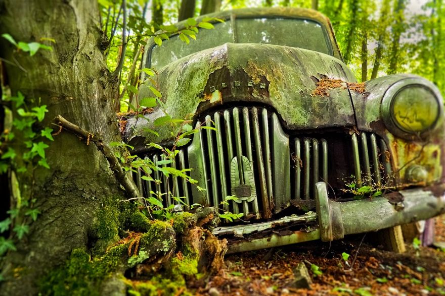 Sell for scrap or split for parts? What to do with your old car