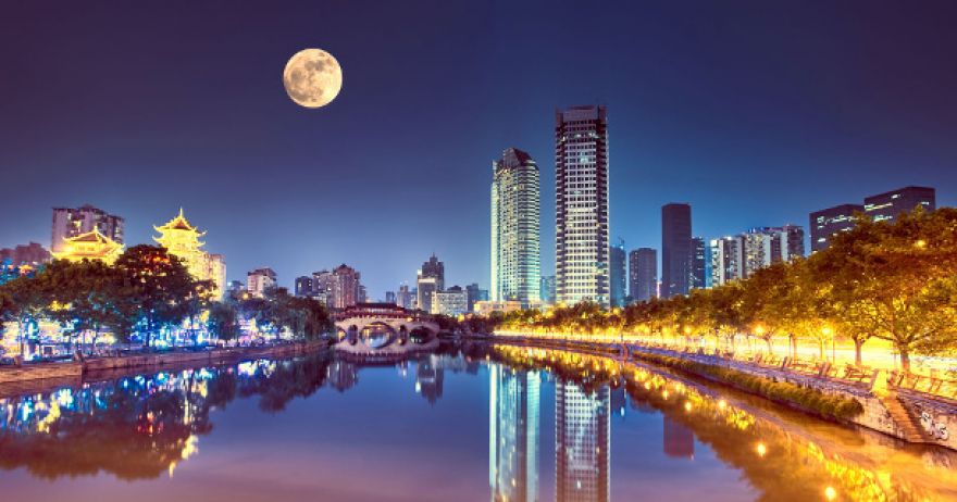 Una ciudad china planea reemplazar sus luminarias por una luna artificial