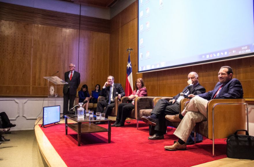 Expertos analizan el potencial astronómico de Chile y el desafío estratégico internacional que plantea